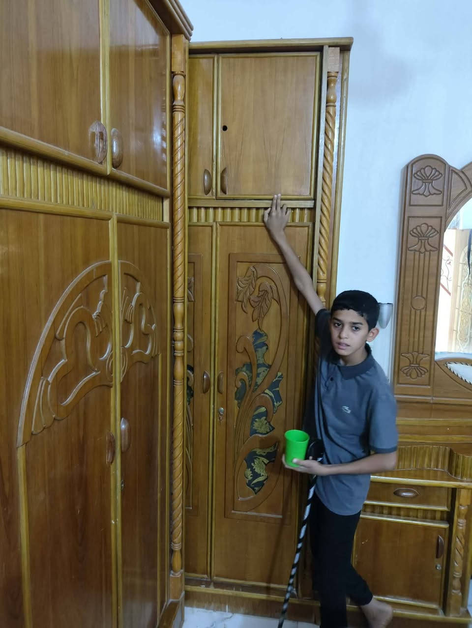 السلام عليكم غرفه سته  ابواب نجاره عراقيه 
مسخدمه شي قليل 
الغرفه كولش نضيفه خشب صاج والصبغ درجه اولا 
بابل الحمزة الغربي السعر 800 وبيه مجال 
واتساب ***********
