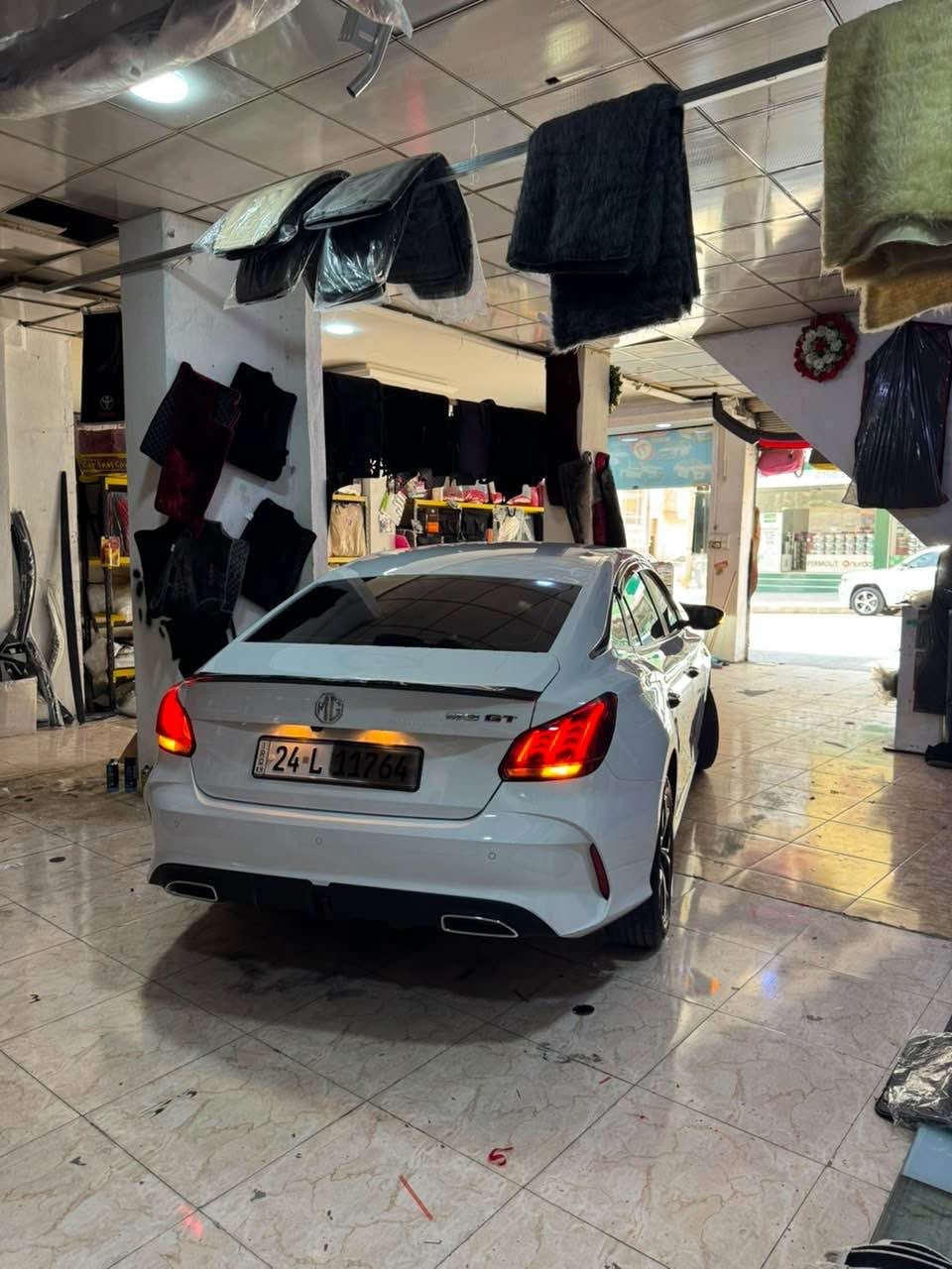 Mg G
2024
سياره تيت سفرا شه ريكي سياره مه كينه مه رخوبه سياره بي صبخه به س دوو ته عه ديلي يي تيدا بي صبخ سياره گه له ك لاوه تيت فول فول به س بي سلايته و سفره به س 21 هزار يا ب ريڤه چووي حسابا سفريه زه مانا شه ريكي يا ماي هيش 4 سال سياره ته حويل ب شه رته  هه مي تشتي وي جديدن سياره ب شه رته هه كو تو موشته ري ته له فونا مه بكه 
سعر 112$ و مجال 
***********
زاخو زاخو, دهوك
