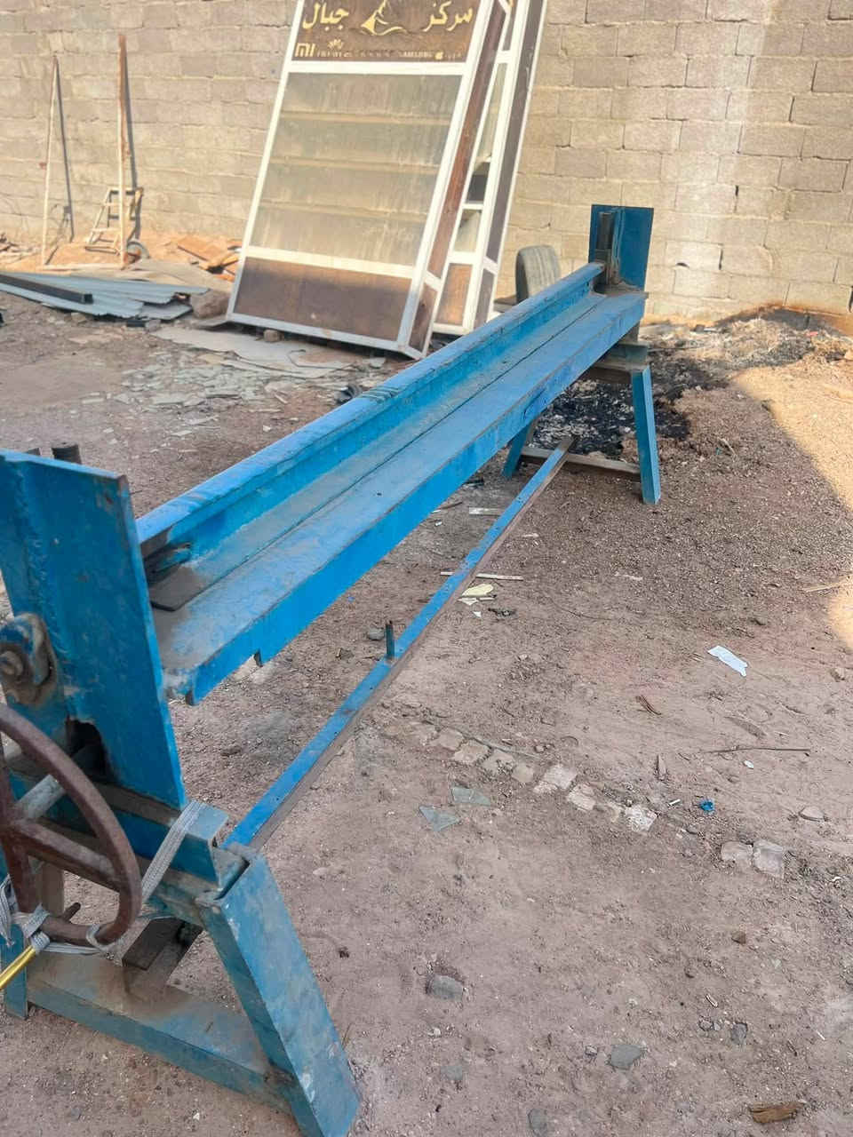 السلام عليكم معواجه  قياس 280 للبيع السعر خاص اتفضل وبيك خير وتدلل مكاني واسط قضاء النعمانيه ***********
