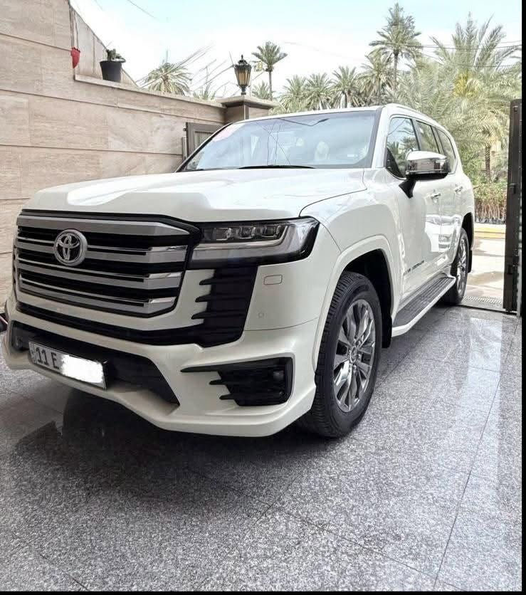 السلام علكيم للبيع
Toyota Land Cruiser 2024
  تويوتا لاند كروزر 2024. 
ملاحضة / رقم السيارة بغداد مميز 
   ماشية - 26 كلم فقط 
✅ المواصفات:  فول مواصفات 
 VX فول مواصفات ضمان شركة ساس
كراسي خلفية كهرباء و خزن ميموري 
الموديل: 2024
الحالة: كفالة عامة من كلشي مغلفة ppf ضمان عشر سنوات سيارة جداً جديدة 
المواصفات : معروفة مواصفات VX 
مكان السيارة بغداد 
📞 للأستفسار الاتصال على الرقم ***********
