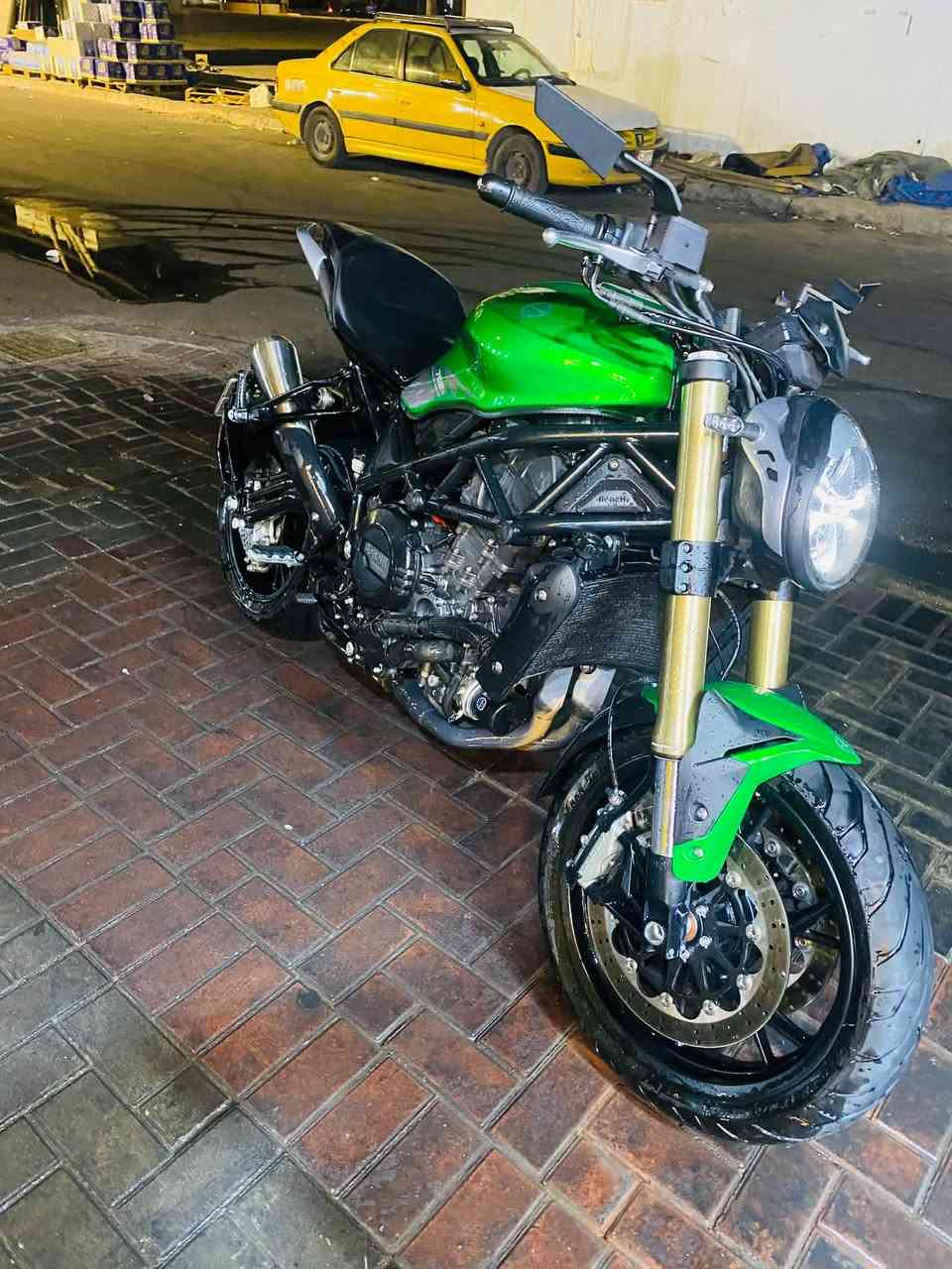 بنلي 752s لوحه وسنويه اربيل ترهم مراوس بنلي 302/Aps
ماشيه 4500كم بعدهي جديده 
عليها فجوج برمبو امامي وخلفي مـن الشركة
(Aps) الدراجه امامي وخلفي 
دبل امامي مقلوب رياضي مـن ماركة ممتازه 
ع وضع الشركة اي نقص مابيها 
راديتر مي انسه حماوه باصيف 2 بنكات بيها
حجم المحرك 754 cc 
2 بساتم
76 حصان معدل الدراجه فوك 220+ 

وزنها 220 يعني رزانه بمعنى الكلمه 
سعرها 8 ملاين بيها مجال قليل 
عنواني بغداد الشعب /***********
