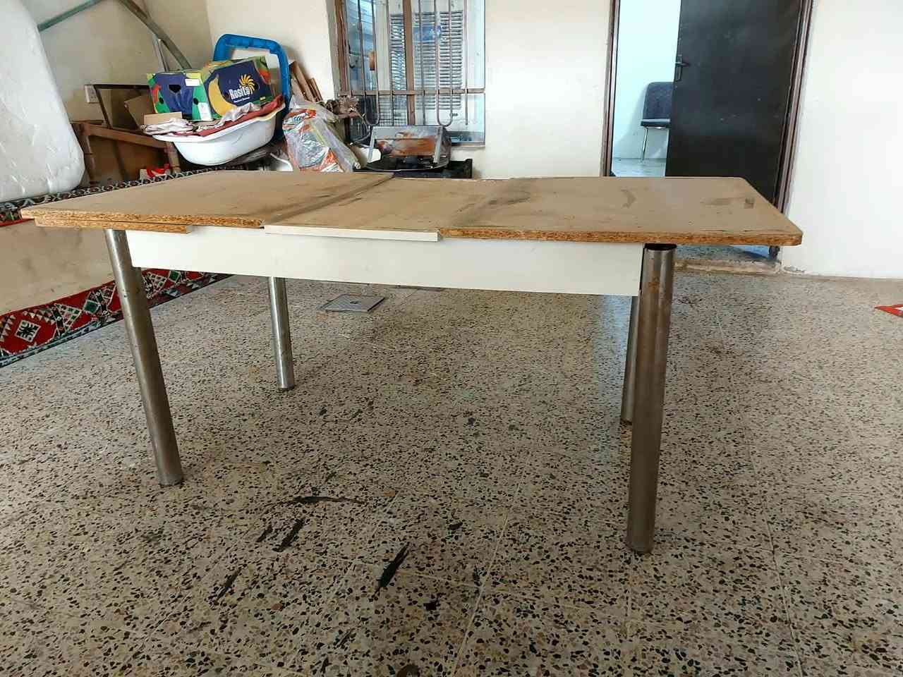 ميز • للبيع • تواصل خاص