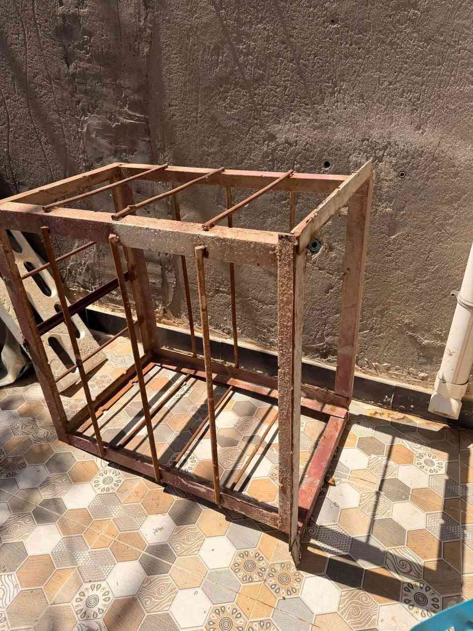 سلام عليكم 
عندي بيت مال مگيف للبيع السعر 15 الف وبي مجال عنوان حي فرات شارع عقيلة زينب 
هاتف/ *********** 
بي واتساب
