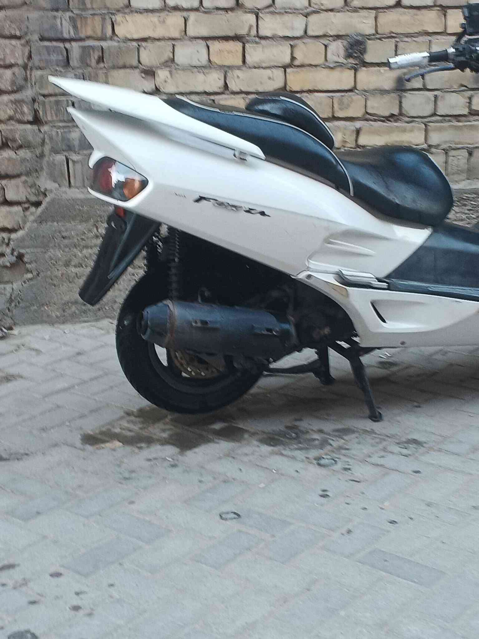 السلام عليكم فورزه وكاله جديده الدراجه السعر ٨٥٠ المكان مدينه الصدر الرقم ***********
