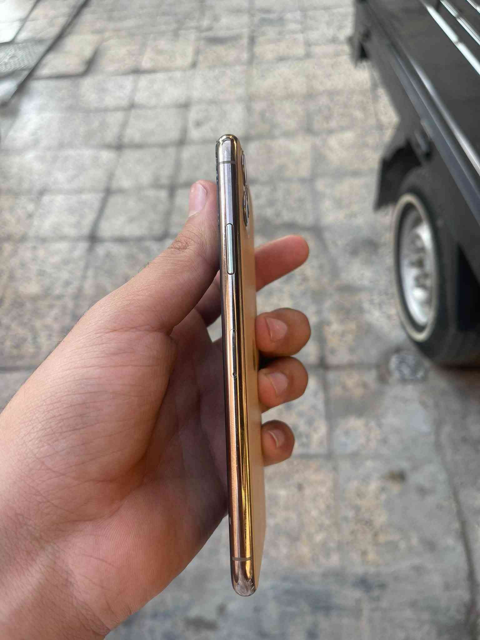 ايفون 11برو ماكس البيع ذاكره 256بطاريه 73 ما مبدل اي قطعه بل جهاز شاشه يحتاجله تبديل والسماعه الفوك عطلانه  موقع بغداد مدينه الصدر ***********السعر180بيه مجال قليل
