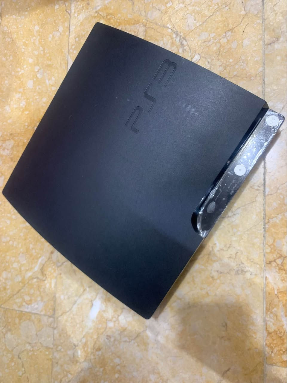 ***********

بلي ٣ سلم مهكر 
حجم الهارد نص تيرا 500GB كبير
نضام مكاتب يعني تكدر تنزل اي لعبه من النت ببلاش مباشر من الجهاز 
بي 50 لعبة قويه
يشغل العاب بلي ون و بلي تو ايضاً 
شغال بدون اي مشاكل
كامل ملحقات

و بي كلش هواي لعبات قويه (شوف الصور حته 
تشوف اللعبات البي)

و حجم الهارد 500GB جدا كبير

السعر 120 الف دينار
مكاني بغداد اليرموك 
***********
 واتساب او اتصال بغداد, العراق
