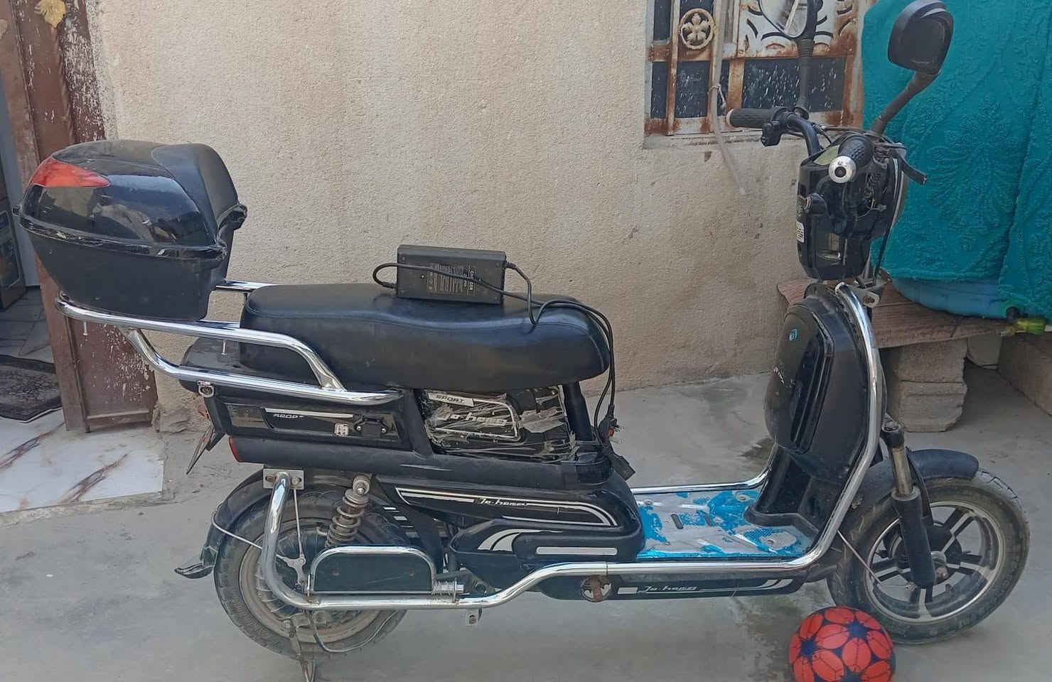 دراجة شحن • نضيفه • بدها بطاريات
