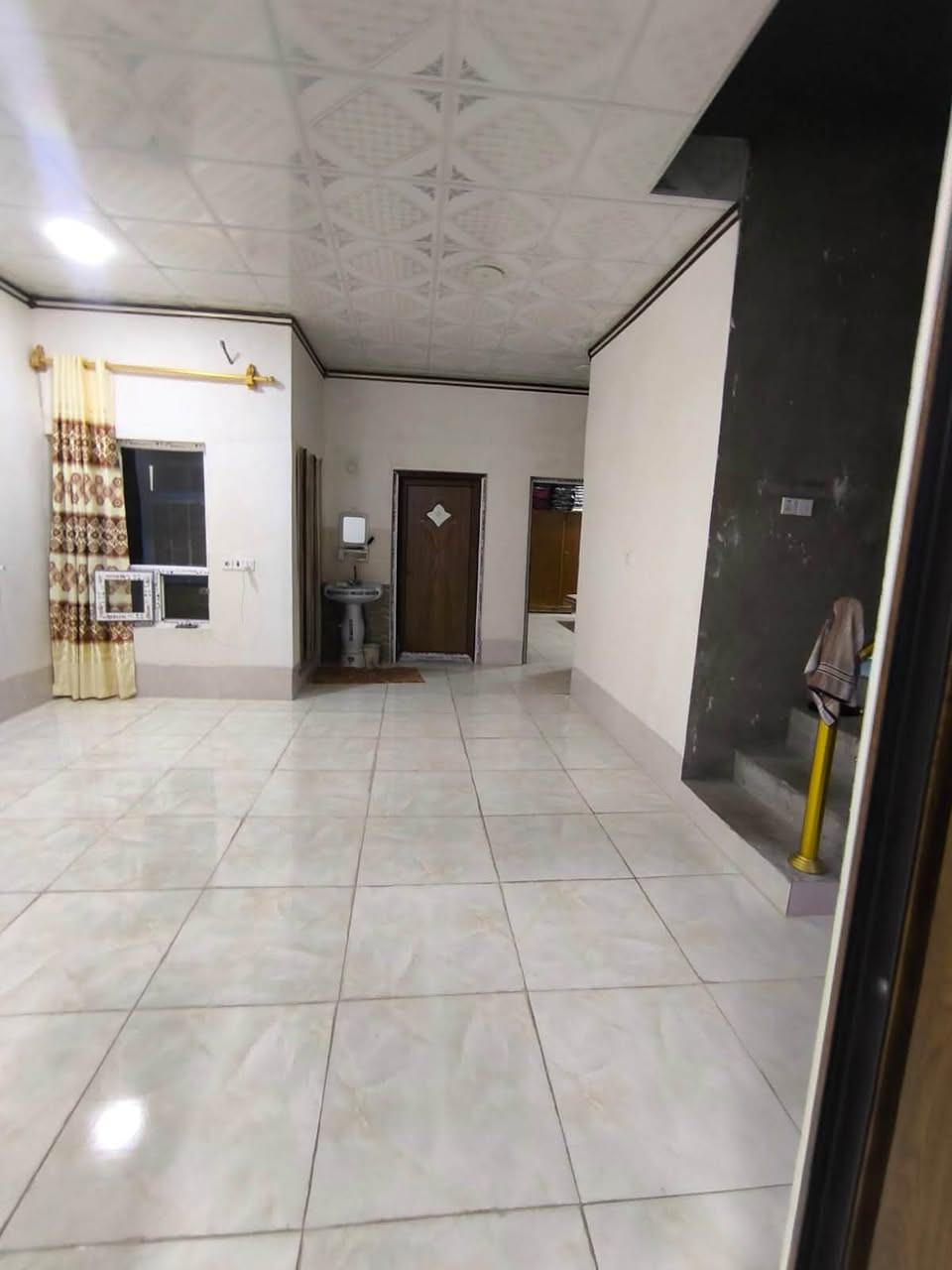 للبيع مشتملات عدد2 طابو صرف بناء حديث 
مساحة 353م مؤجرات 600 الف شهريآ 
كل مشتمل يحتوي على غرفتين نوم 5.3.5
وموزع 7.5
واستقبال 6.5*4 
وصحيات خارجيه وداخلية 
والبيتونة 5.5*7
📍العلم_الحي العسكري (قرب قسم تربية العلم ) 
للأستفسار ***********
