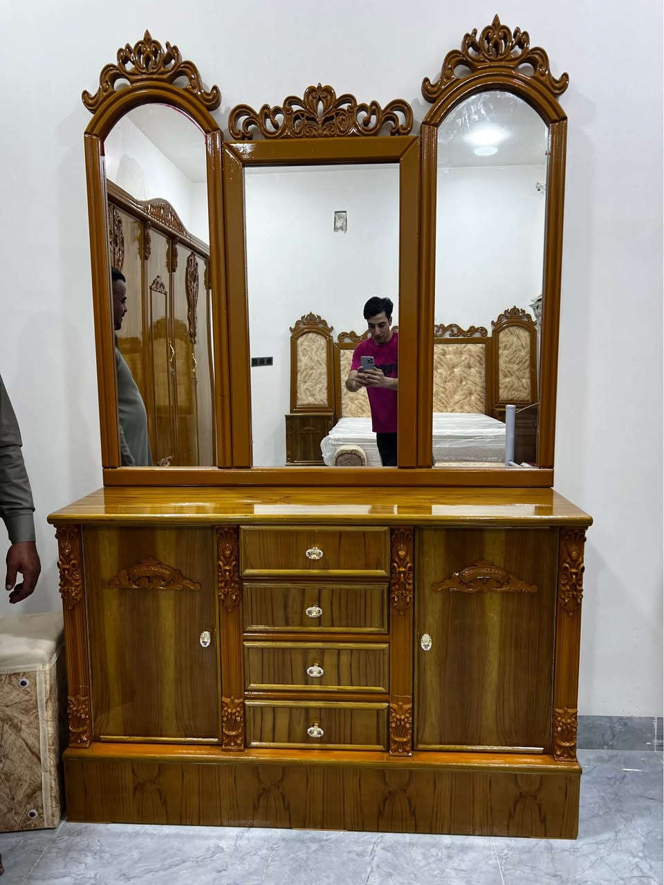 غرف نوم 
تزكام عراقي 🪚 
اصباغ حرارية درجه اولى 
قياسات وتصاميم هندسيه مميزه 
معاكس 5 ملم  داخل وخارج 
دوشمه حياكه يدويه 
توصيل 🚚 جميع المحافضات مع الشد
احجز غرفتك هسه 😍
للاستفسار والطلب المراسله دايگرت 
او على الرقم التالي واتساب ايضا
*********** النجف, العراق
