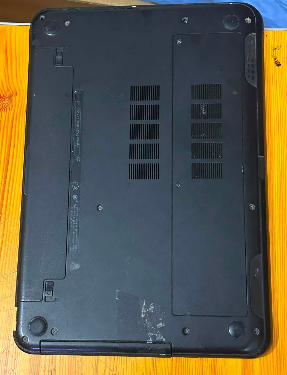 مفعل بيها ويندوز 10 كامل

المواصفات:

1- المعالج: Intel Pentium 997 @ 1.60GHz
2- الرام : 2GB DDR3
3- مساحة التخزين : 128GB SSD
4-كارت الشاشة : Intel HD Graphics مدمج
5- نظام التشغيل : 64-bit
6- الشاشة واللمس شغالات 

يجي وياهة جنطة 
علما cd drive ميشتغل

مناسبة جداً لتطبيقات الأوفيس (Word, Excel) والمهام المدرسية.
السعر 70 الف مع التوصيل 
للتواصل ***********
