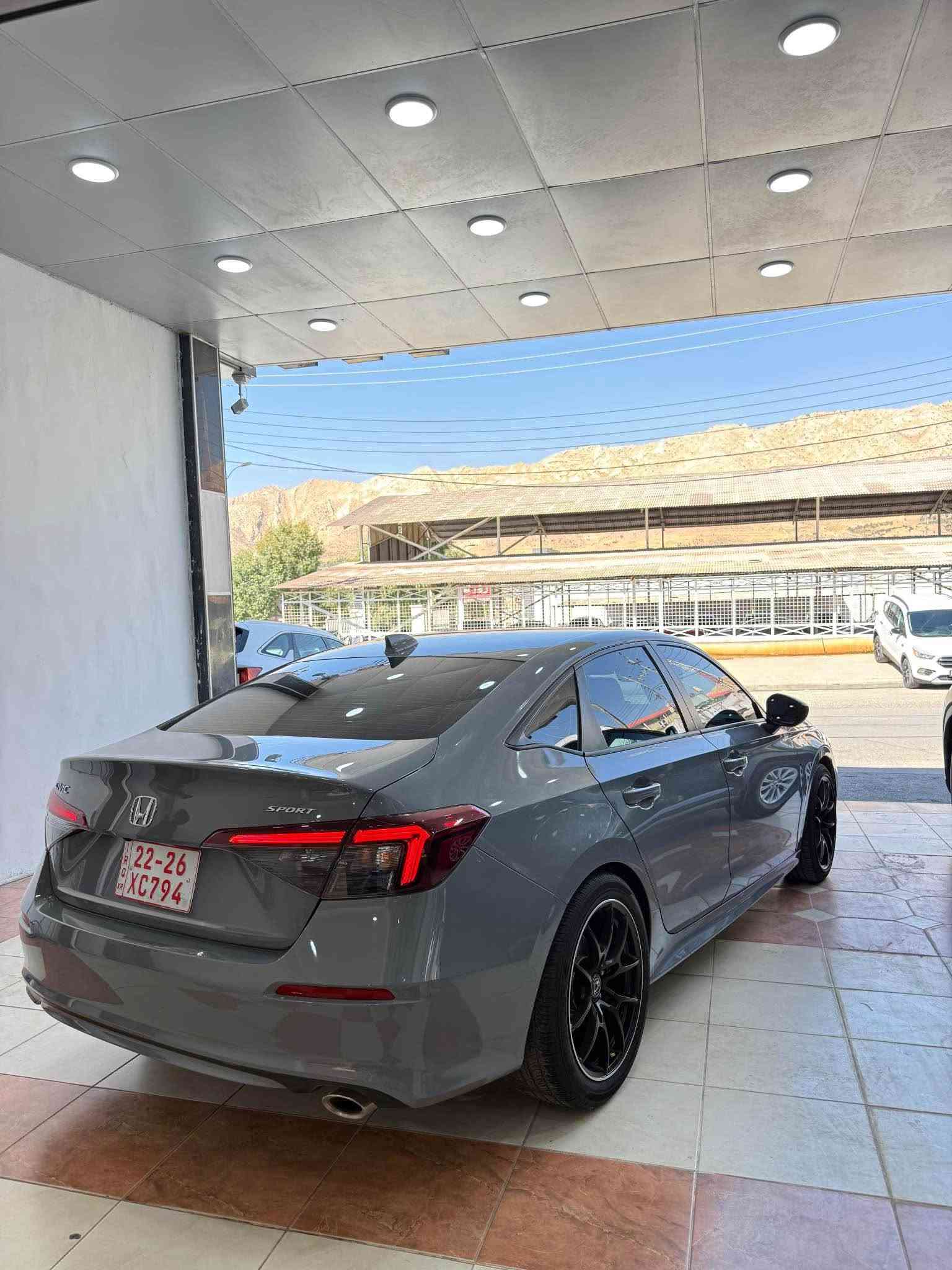 Honda Civik 2025 
مواصفات Sport 
محرك 2.0 تنفس طبيعي ماشية 15 الف 
كير محرك رادار بشرط
صبخ جملخ و باب و حافة بوند بدون دواخل و الشاصي بشرط
السعر 140 ورقة بيها شوية مجال 
المكان السيارة دهوك ***********☎️ دهوك, العراق
