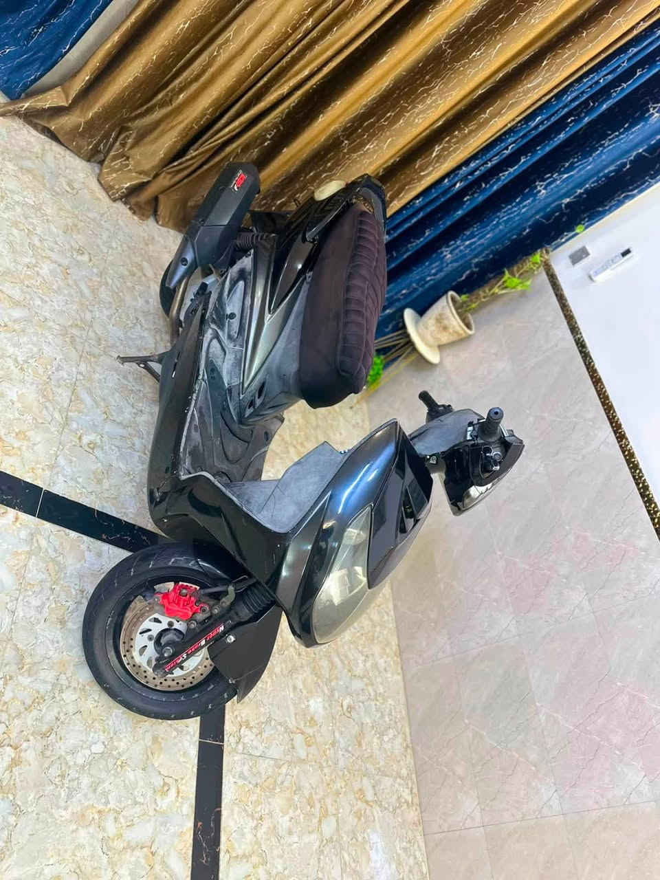 سلام عليكم
سكنس فحل للبيع السعر (مليون١٥٠ )
دراجه مكفوله من الطول للطول ختم واحد دراجه خرسه  📍📍📍📍بيه صالنصه koso 
اصليه سعره فوك ٢٥٠ الف اصليه ام الختم
صوته مفول  جيب وياك الف فيتر وتعال افحص مكاني (بغداد جسر ديالى الجديد)
رقمي ***********
