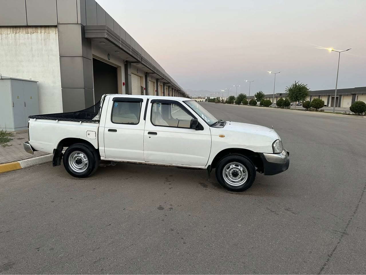 سةرتا بةناوي خوداي گةورة 
نيسان پيكاب دةبل قةمةرة 
موديل ٢٠٠١ 
تةبريد
پاوةر
پيشي كراوة بة ٢٠٠٧ 
كامل بوياخة 
بةشةرتي گيرومةكينة وئةكسل 
بةشةرتي تةحويل بروة غةرامة 
سةنةوي لة٢٠٢٣ بةسةرچوة 
سعري ٥٧گةلاو مةعامةلةيةكي كةم 
*********** السليمانية, العراق
