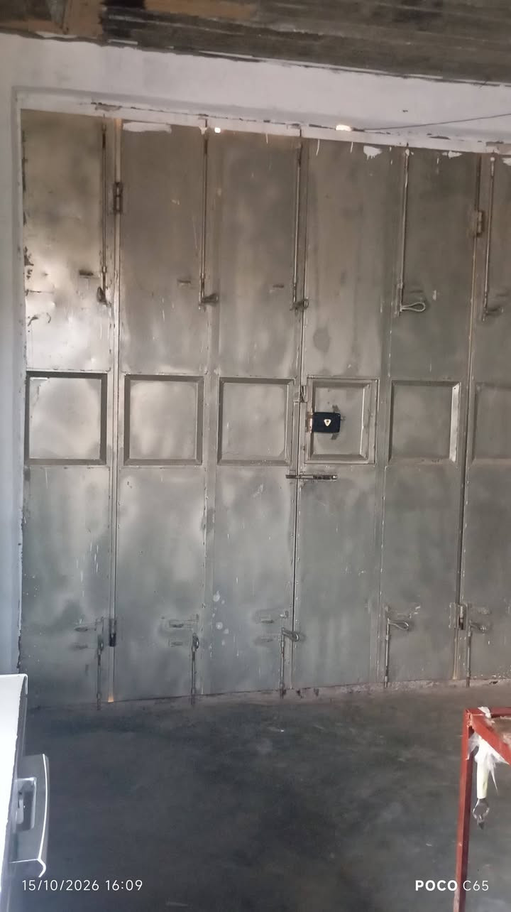 باب محل • للبيع