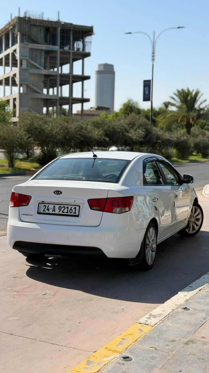 سيراتو ٢٠١٢ مكفوله من كلشي 
بيها بارد شي بسيط 
سياره جاهزه مابيها اي نقص 
مواصفات العاديه 
سعرها ١٠٠ بيها مجال 
نظيفه ب اسمي استخدام شخصي 
تحويل وكاله نفس اليوم 
صارلها ٤ سنوات عندي 
*********** 
مكاني بغداد / اليرموك
