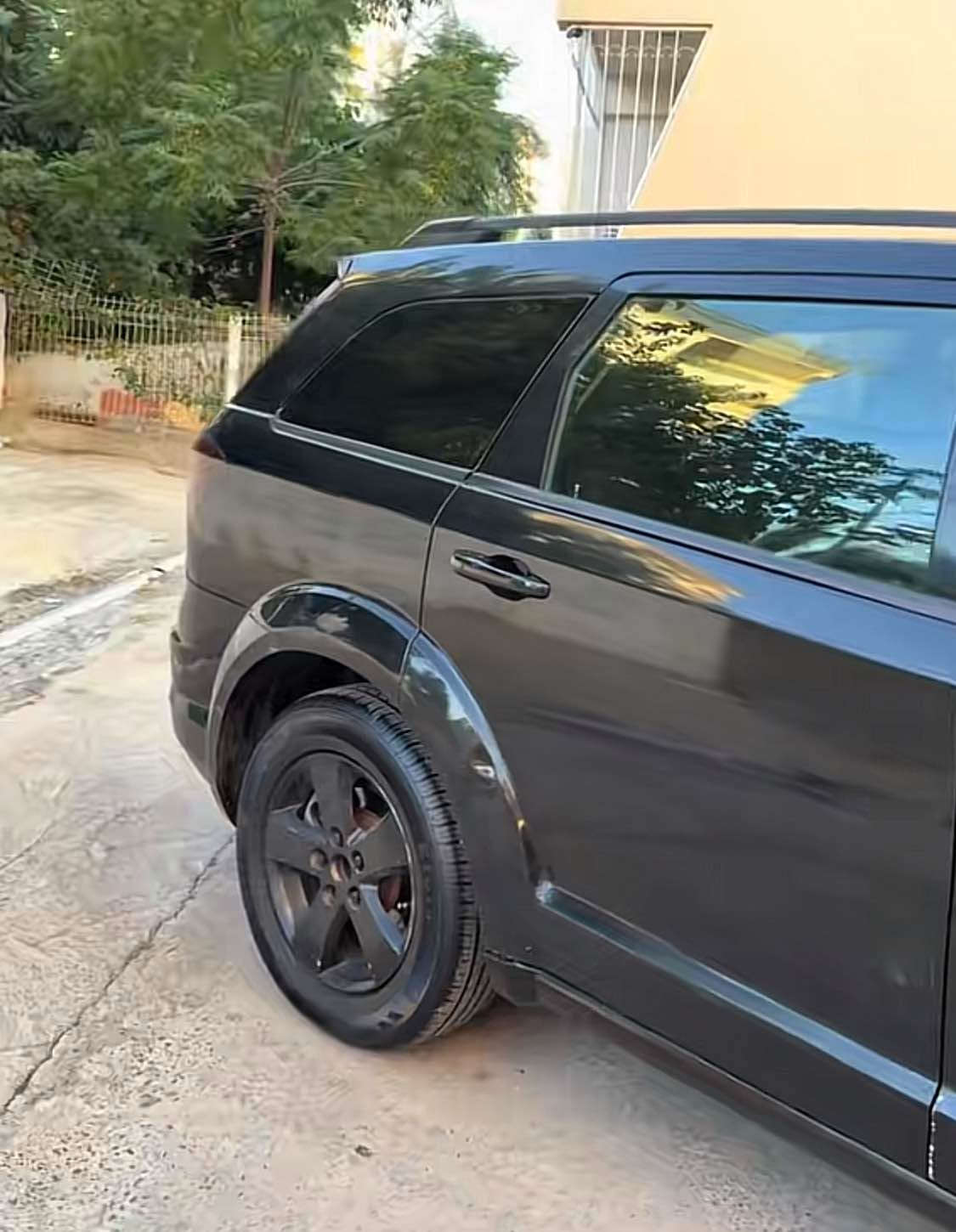 Dodge Journey 2009
V6  مەکینە شەش پستن
گێر و مەکینە شرط
طغم تایر جدید
چار قطعە و نیف بێ داخلی صبغن
غرامە 10 وەرەقە لسەرن 
سعر 78 وەرەقە 
واتسئاپ Whatsapp 
*********** دهوك, العراق
