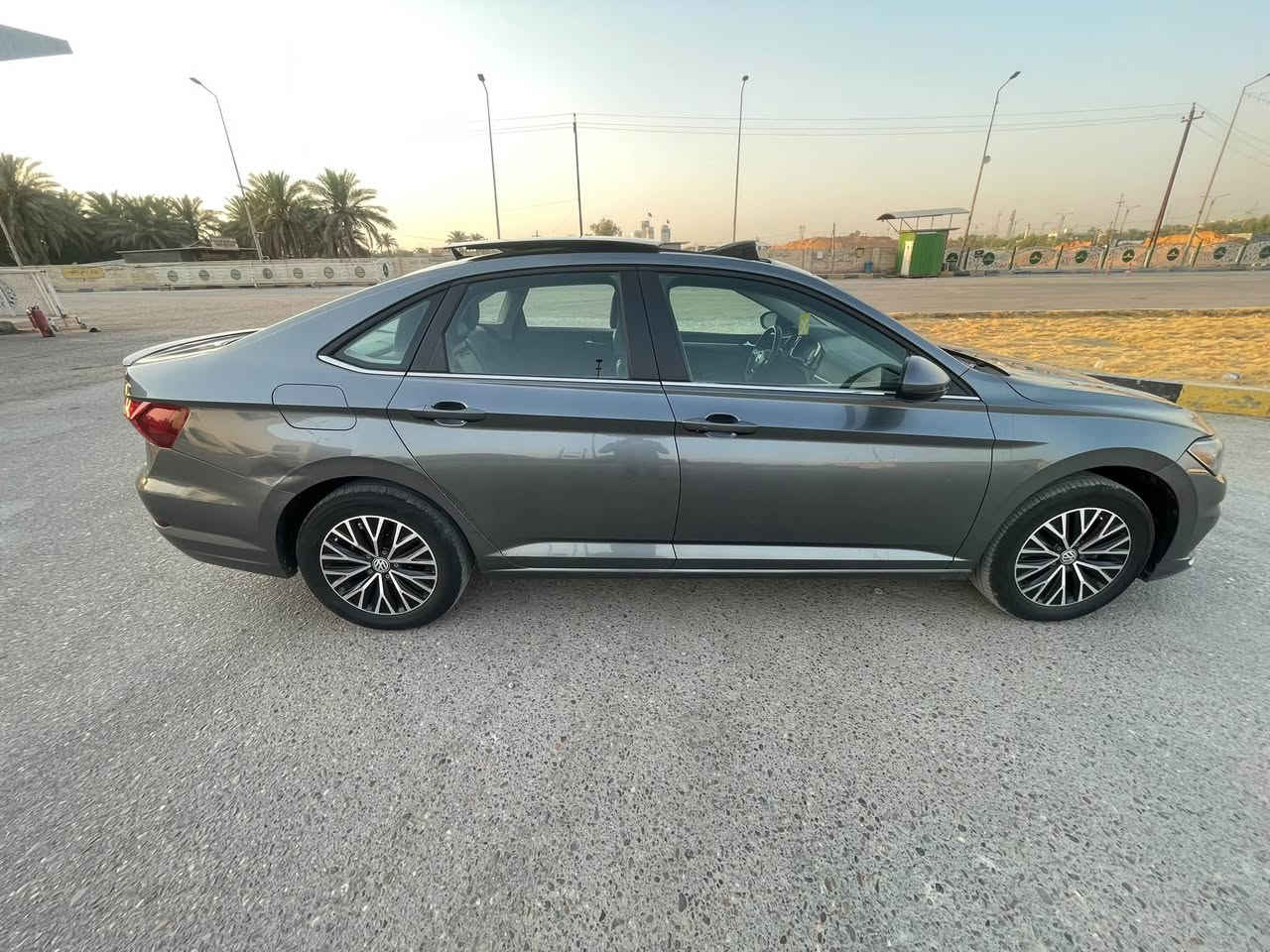 فولكسفاغن جيتا 2020 SE
وارد أمريكي 🇺🇸

محرك 1.4 TSI تيربو 

يحتاجلها صبغ الجاملغ جهة السايق وشويه تكحيلات

حادثها بامريكا البابين جهة السايق

معمرات بدون تبديل

رايدها ب ١٣٥ ورقة

للاتصال ***********
