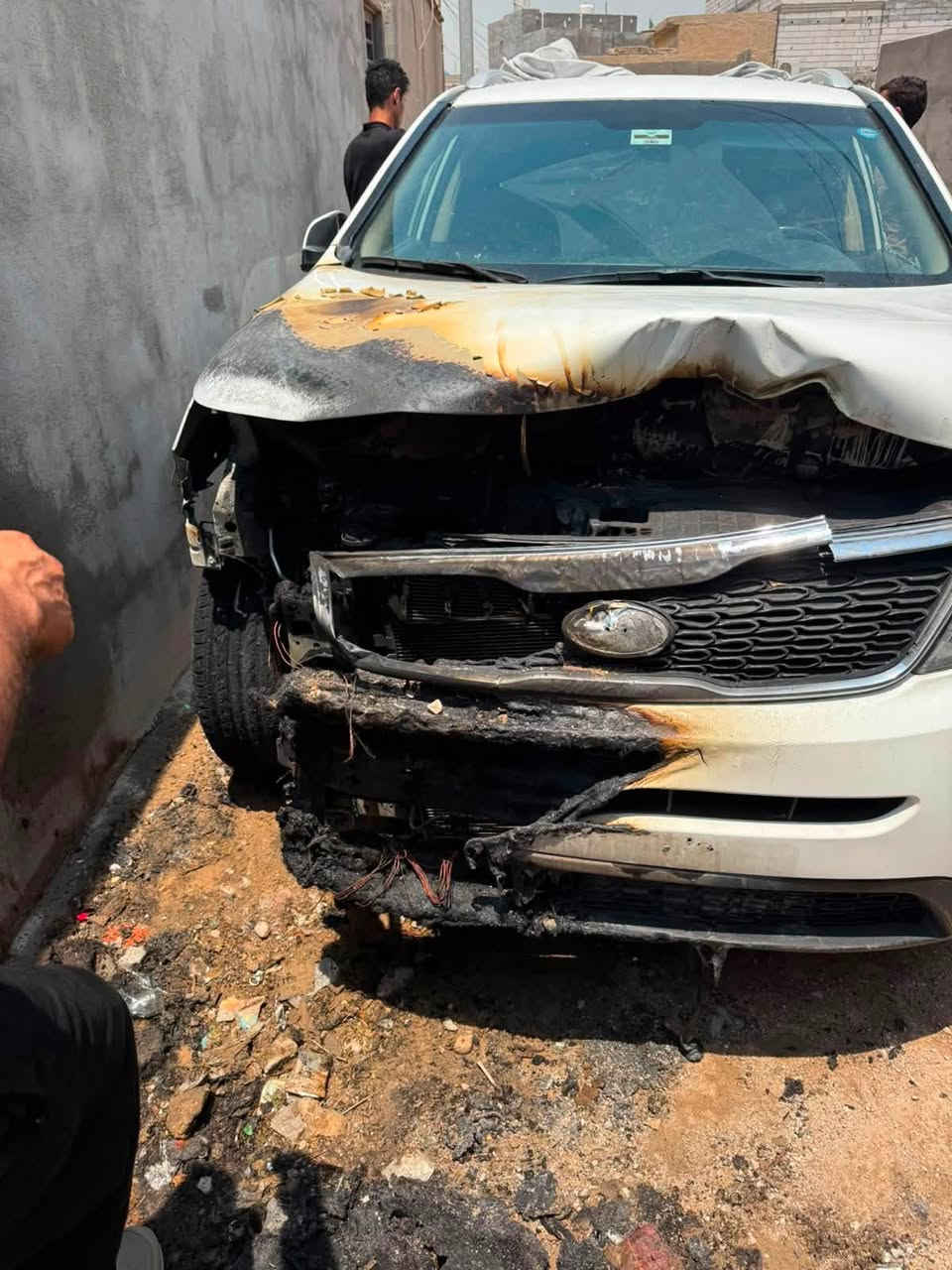 سورنتو 13 خليجي
ابيع عل وضعيتهه 
سياره بس المكينه 
محتركه وشوف العين 
التفاصيل الاتصال 
عل رقم ***********

