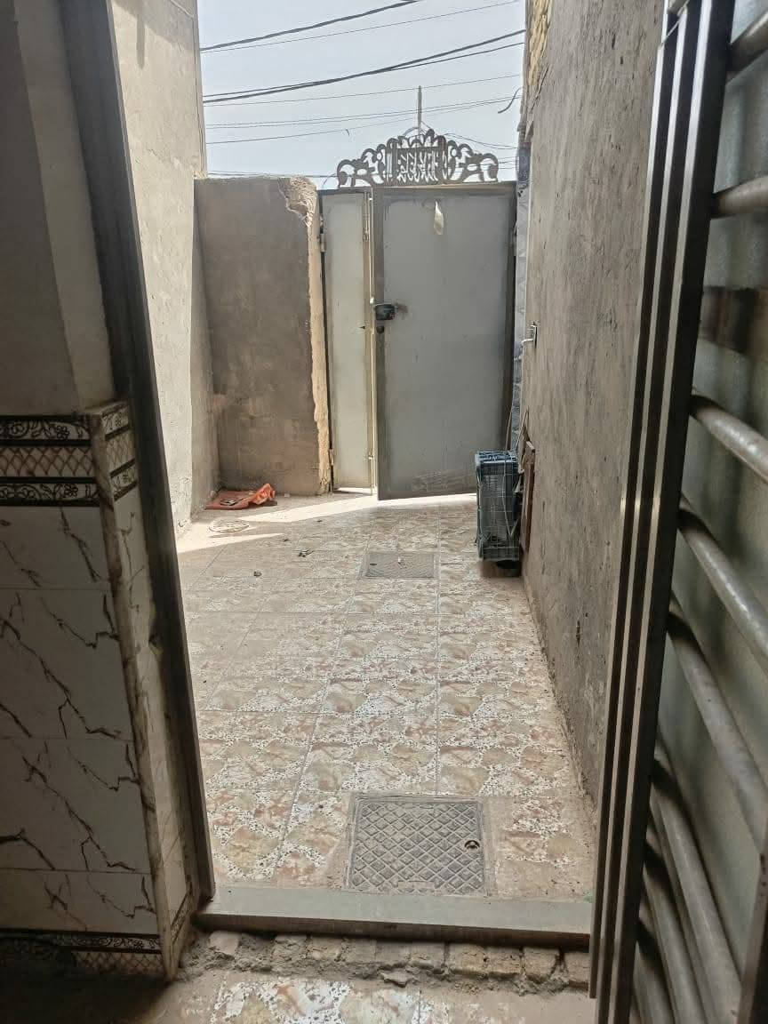 بيت ١٠٠م • طابقين • شارع المطار