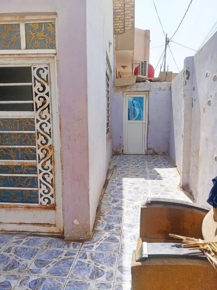 بيت للبيع مساحته 200 متر طابو زراعي يحتوي على غرفتين وصاله واستقبال وصحيات داخلية وخارجية موقعه قرب مرطبات الاعرجي بشارع الجم السعر 60 مليون
للاستفسار على الرقم
***********
