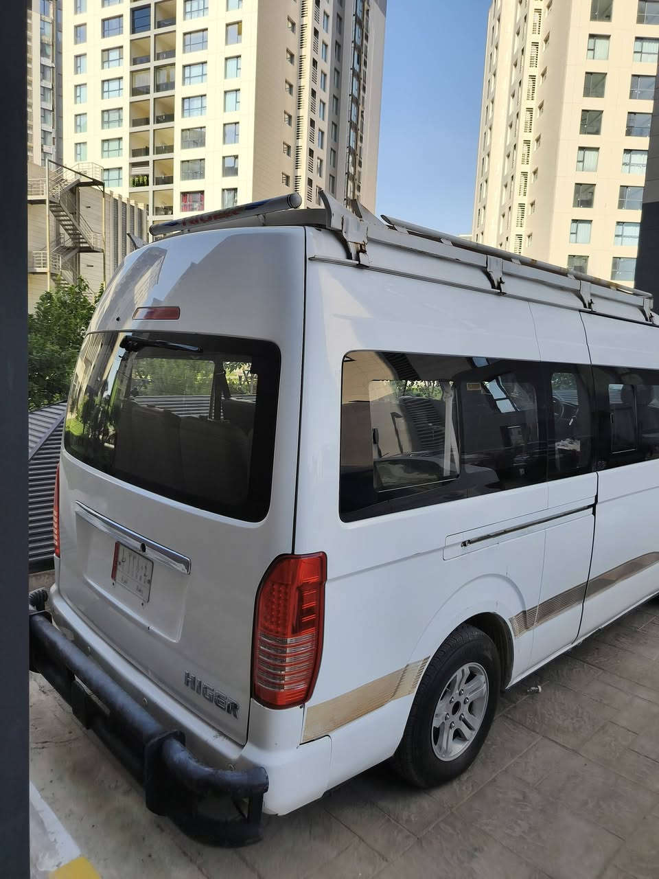 ليش يختارون باص هايگر؟
لأن باص هايگر ما اشتهر بالصدفة... اشتهر لأنه صُمم حتى يشتغل لساعات طويلة، ويتحمل الاستخدام اليومي الشاق، ويقدم أداءً ثابتاً مع مرور السنين.

قوة في الهيكل، واعتمادية في التشغيل، ومحركات اقتصادية، وراحة في القيادة، وتوفر لقطع الغيار... لهذا السبب أصبح من أكثر الباصات التي يثق بها أصحاب النقل والشركات والمدارس.

إذا كنت تبحث عن باص يخدمك، مو مجرد باص تركنه بالمرآب... فهايگر خيار يعرفه أهل الخبرة.

واليوم أعرض لكم: ✅ هايگر 2015
✅ بدون صبغ
✅ مكينة ممتازة
✅ گير ممتاز
✅ تايرات جديدة
✅ 17 راكب
✅ جاهز للعمل مباشرة
ملاحظة : السيارة بٱسمي.. ورقم بغداد
للاستفسار :واتساب ***********

هايگر... وُلد ليعمل، وصُمم ليتحمل.
