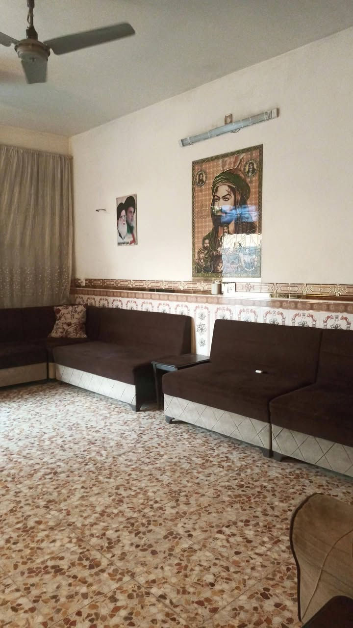 بيت للبيع مساحه 200متر طابو زراعي سند25 يحتوي على استقبال وصاله وغرفتين نوم ومطبخ ومناور ثنين وحديقه وكراج العنوان سبع قصور شارع المشروع شارع 20اول فرع بصف الركن الفرع بي مجاري ومي وخدمات طابه السعر110وبي مجال التواصل على الواتساب***********
