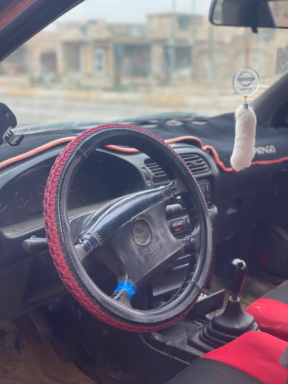 السلام عليكم 
سني موديل 1991 للبيع 
الرقم انكليزي باسمي تحويل مباشر 
السعر 22وبيه مجال المكينه بيه رنكات
***********

