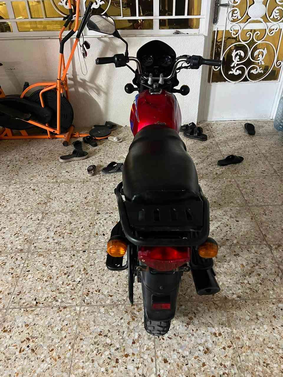 السلام عليكم دراجه موديل 23 للبيع بدون اوراق اتكفل حلال وحرام سعرها 750 تجفيت جديد مكينه خير من الله كلها شغاله ما بيها اي نقص قبق زنجيل موجود عندي مكاني حي اور للاستفسار راسني واتساب او انتصل ***********

