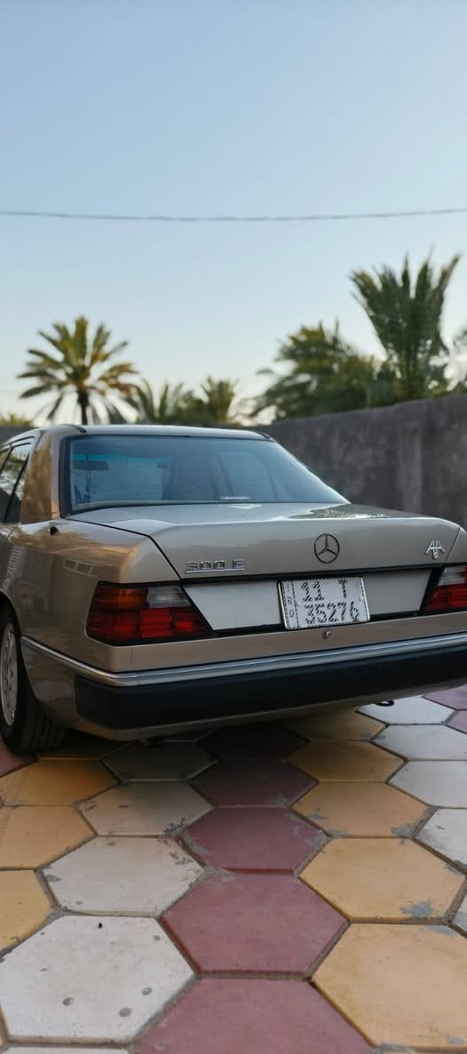 مرسيدس دب • ١٩٨٨ • مكينه ٢٫٥