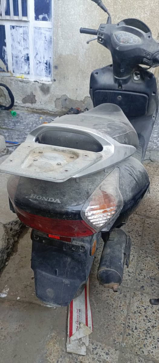 هوندا إيليت محرك 125 cc 2012
موديل 2012 شغاله نكره سلف الدراجه
الدراجه نقصها بنز بريك خلفي دگمه مال اشاير وهورن وكعكعه مال صالنصه فقط الدراجه تجفيت جديد محرك ناعم شرط اذا متشتغل نگره سلف ابيع بالسعر الي يعجبك  

ملاحظة الدراجه كابريتر مو نوزل وماغاسلها لأن عندي غير دراجة استعملها 

السعر 450 وبيها مجال 
*********** فقط واتس اب متوفر
بغداد المشتل
