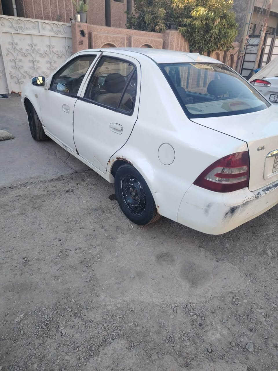 موديل 2013 Ck للبيع جيلي 
مكينه وكير مكفولات لا تنقيص ولا تبخير 
كير عادي حداديه نضيفه 
مكفوبه من ضربه وصبغ سياره موضحه بصور 
تحويل ثاني يوم 
السعر 28 وبيها مجال 
*********** 
مكاني بغداد حي الخضراء
