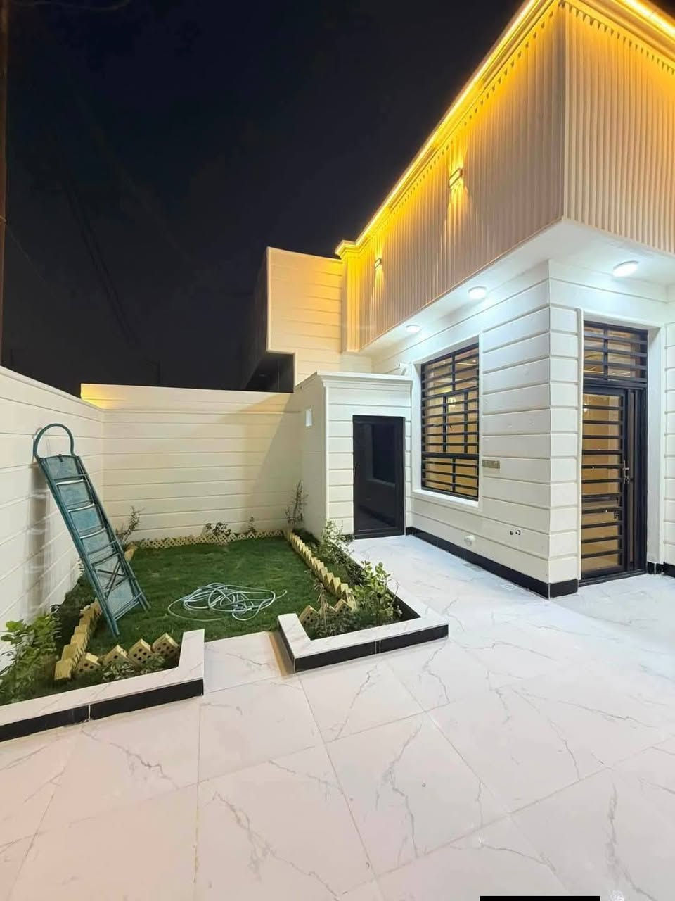 دار للبيع 180م ( مكتب النور)
*********** وتساب

موقع /نجف 🏡شارع المطار
#مقابل قرية الغدير عمود  262 

#السعر 80 وبيه مجال 

البناء  فول  كامل مفتاح  شارع 12 متر

غرفتين /صاله/مطبخ / ستقبال/ صحيات/
بناء فول/ اساس + سقف كونكريت + طابوك

ألخدمات 🏡 #البيت مقابل قريةالغدير 
ماء/كهرباء/مدارس/سوق/تبليط/لحد الباب
