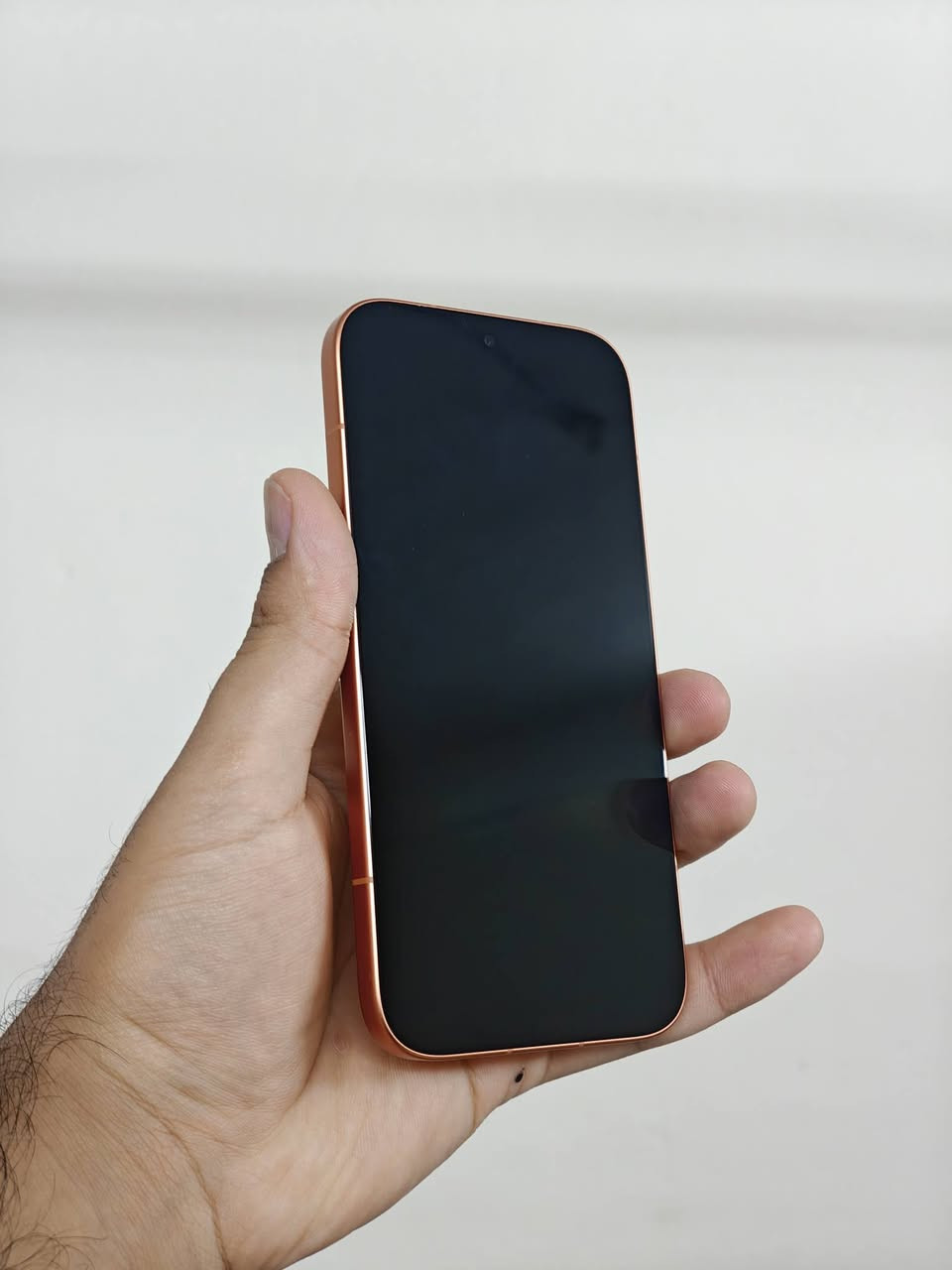 السلام عليكم هونر 600 برو ذاكرة 512gb  و رام 12 كامل ملحقات بعده داخل ضمان الجبال استخدام قليل و نظافة 99% المعالج مالته سنابدراكون ايليت و الجهاز غني عن التعريف ببجي 120 فريم و التصوير قوي يعتمد عليه الاطار معدن و الضهر كزاز خامة تصنيع محترمة و تحديثات 6 سنوات ليكدام 
السعر 875 و بي مجال 
مكاني بعقوبة 
*********** خاص او واتساب
