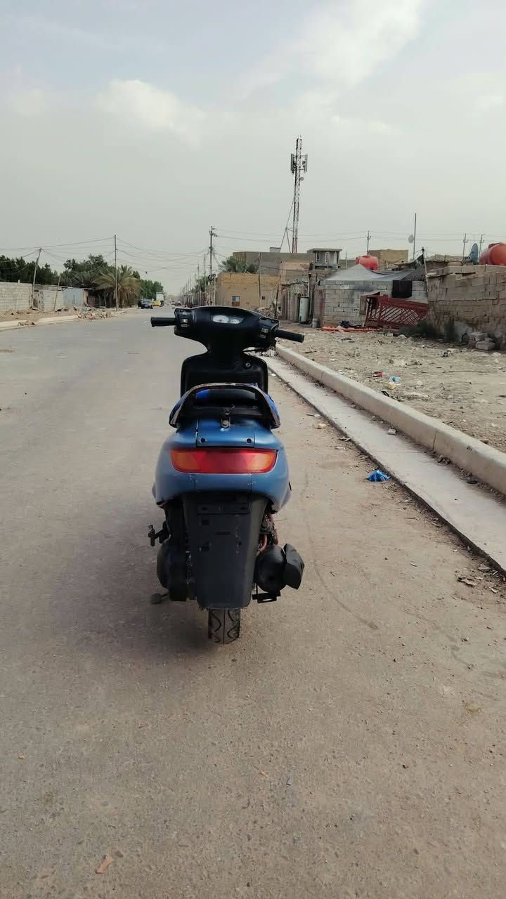 دراجه فراشه للبيع نظيفه وجاهزه من كل شيء وكلها شغاله ب 350 وبيها مجال مكاني الديوانيه جامع شاكر هندس  ***********
