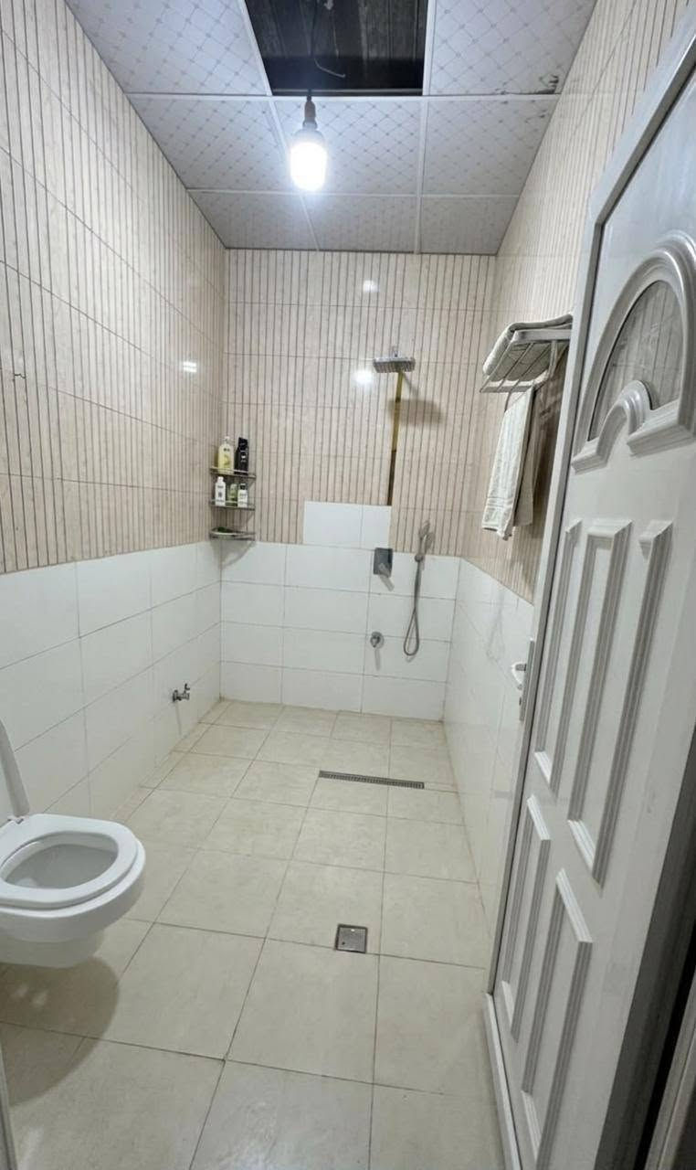 السلام عليكم ✋🏠
بيت للبيع الناصريه حي اور 
يتكون من طابقين كونكريت2️⃣  
الطابق لأول 1️⃣ استقبال🛋️  وغرفت نوم 🛏️ وصاله ومجموعة صحيات داخليه وخارجيه 🚻 وكلدور ومطبخ🧑‍🍳 🍴
الطابق الثاني 2️⃣ 
يتكون من ثلاث غرف نوم🛏️
وصاله ومجموعة صحيات داخليه وخارجيه 🚻 التواصل التصال على رقم *********** وتسابhttps://chat.whatsapp.com/CgF4j4SEF8eL8MxtcRHqut
