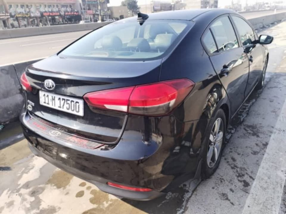 للبيع فقط 
كيا فورتي 2018 أمريكي 
مكينه 2000 دوش المرغوب 
الكير المرغوب 
حادثها مرفق مع الصور 
فتح جاملغات بدون ضربه 
وصبغت ربع دعاميه الاماميه 
وربع دعاميه الخلفيه 
وبيها بارد باب الخلفي 
تبريد تدفئة 
كهربائيات 
تخم تاير 
جاهزه 
العنوان بغداد حي النصر 
***********
واتساب
