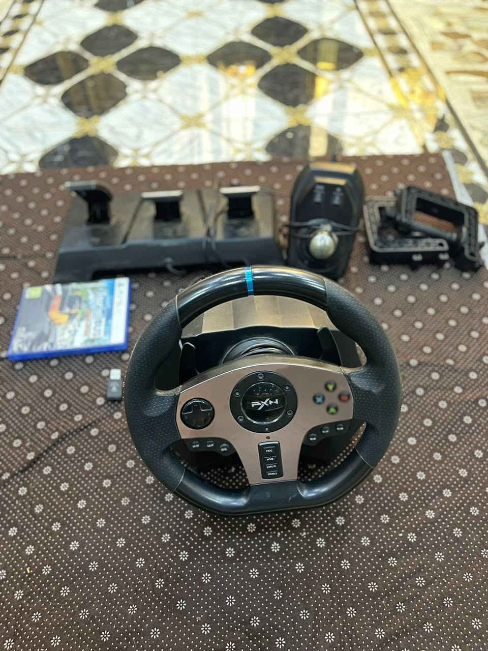 السلام عليكم اخوان ..
أجهزة ملحقات بلي 5 للبيع   .

1- نظارات الواقع الافتراضي VR2  SONY  ماركة سوني استعمال قليل جدا جدا قسم بالله ماا يعبر أسبوع . وجايبهه من دبي

2- مجموعة سياقة V9 PXN 900 . قطعة N5 Racing wheel Converter  الي تخلي المجموعة تشتغل على البلي فايف .

3- جنطة حفظ البلي 5 الاصلية ..
الأسعار ...
-  مجموعة نظارات الواقع الافتراضي .. 450 الف

-         مجموعة الستيرن ... 200 الف .
- الجنطة مال البلي ... 25 الف .

ورجاء لا تبخسوا الناس اشيائهم ..
واتس *********** .
