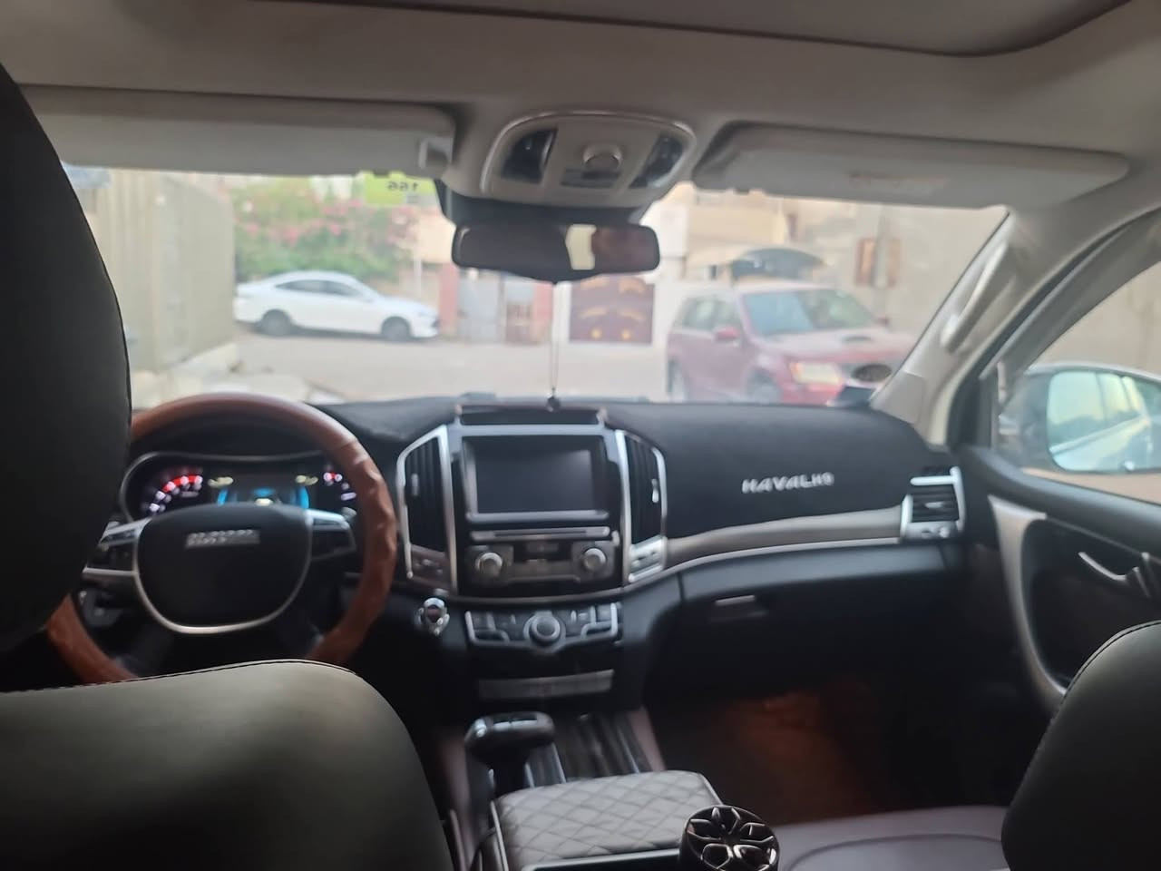 السلام عليكم هافال h9 موديل 2019 محرك 2000 تيربو بقدره ٢٥٤ حصان كير ألماني zf 8  سرعات ماشية ٤٣ الف كيلو بدون صبغ ولا حادث رايدها ١٦٣ وبيها مجال او مراوس ويه شانجان cs35 2019 مكاني الدوره للاستفسار والاتصال ***********
