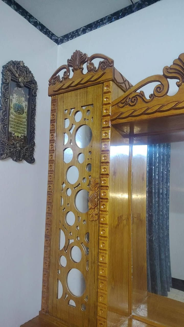 ميز توالت • مستعمل • نضيف