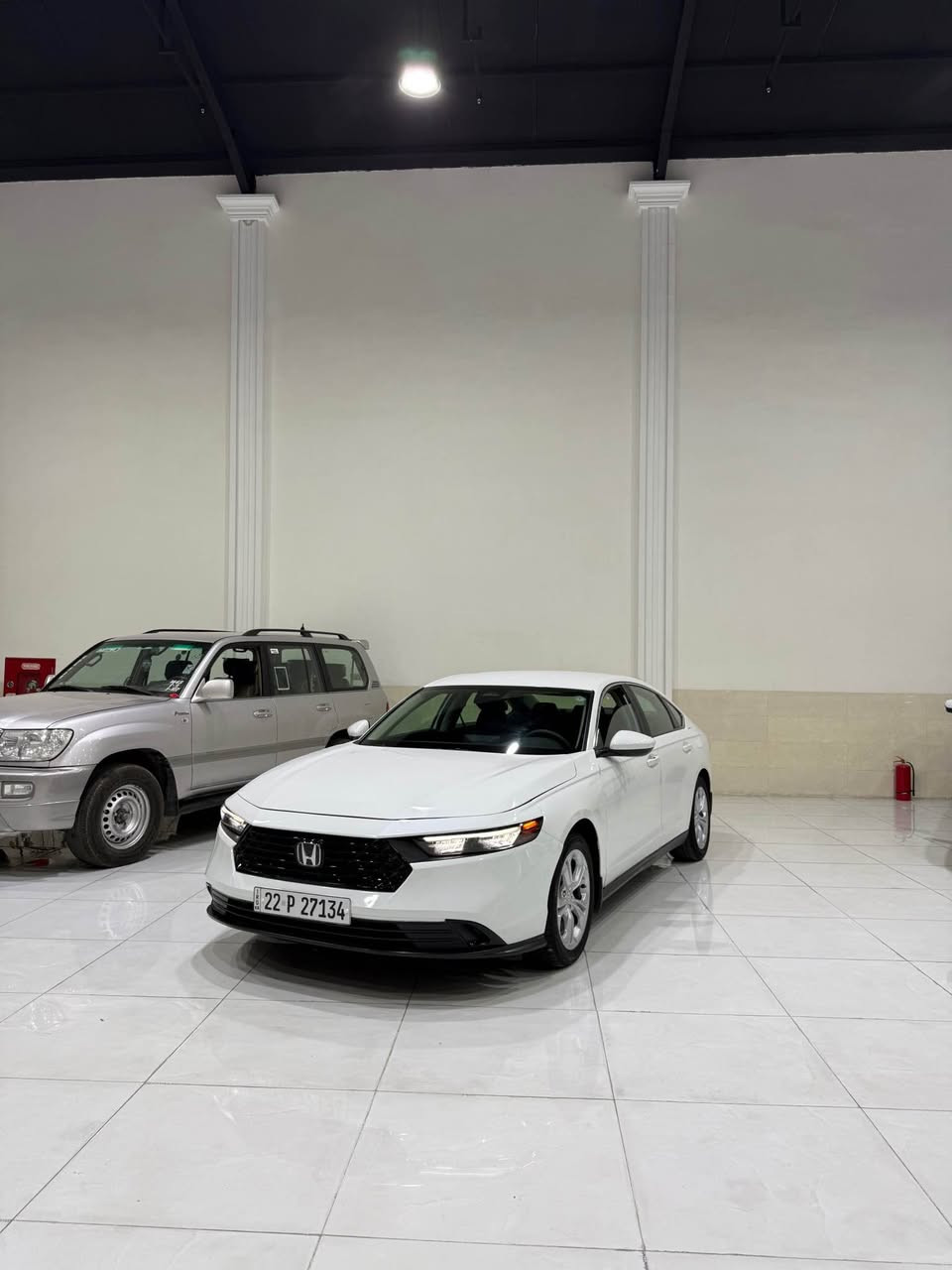 السلام عليكم 
للبيع هوندا اكورد ابيض 2024 LX
محرك 1500 توربو بنزين
ماشي 31 الف ميل 
سياره بس رادار امامي مابيها 
سيارة بنيد صبغ بدون دواخل وبدون ارباك 
سياره بدون تعديل و بدون كلير أمريكي 
سياره بدون شخوط و رصعات و بقصات 
سياره مرقم أربيل 
ترقيم جديد هزه جديد 
سياره تحويل و غرامات شرط 
ملاحظة صوار حادث موجوده في المنشور 

السعر 155 ورقه ومجال 
اي استفسار عن سيارة خاص 
اخوكم ديار ابو عمر 
*********** واتساب 
*********** اتصال 
عنوان أربيل معارض السيارات أربيل, العراق
