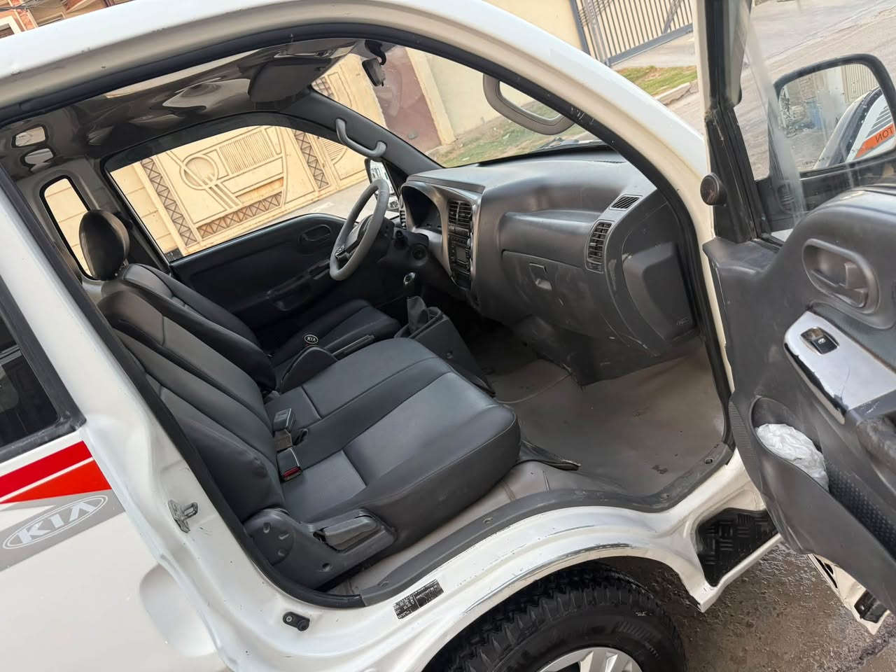 السلام عليكم كيا البيع 2700 سياره جاهزه مكينه جديده تخم تاير بيها صبغ بلدوس شاصي مكفل مكينه مكفول لاتنقيص ولاتبخير رقم واصط السعر105العنوان بغداد البلديات رقم *********** سنويه ورقم علينه
