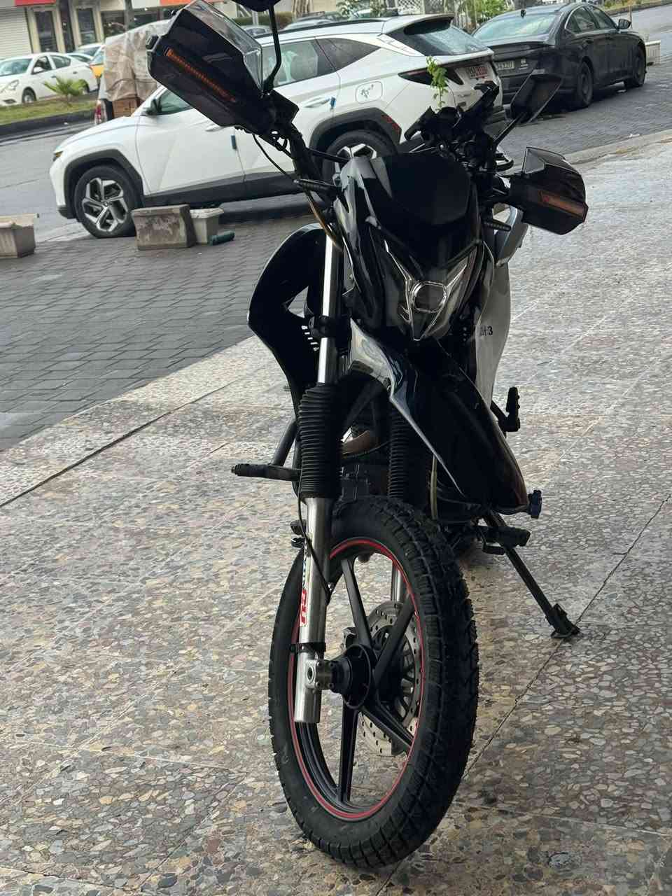 قفاز • ٢٠٠ • ٢٠٢٤