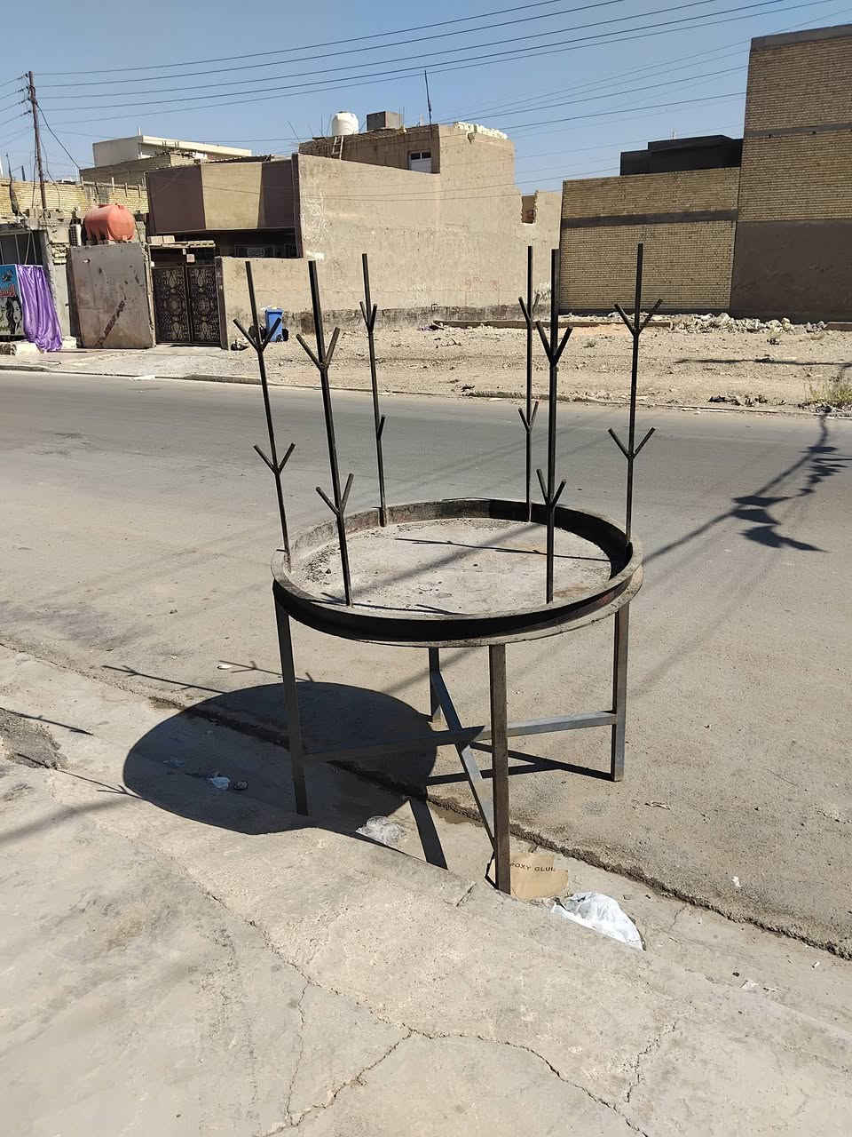 غراض مخضر وسمك للبيع شواية وحوضين وسكافات عدد ٢٠ وميز مخضر طول ٧متر عرض٧٠سم والثاني ٢مترالاتصال ***********
