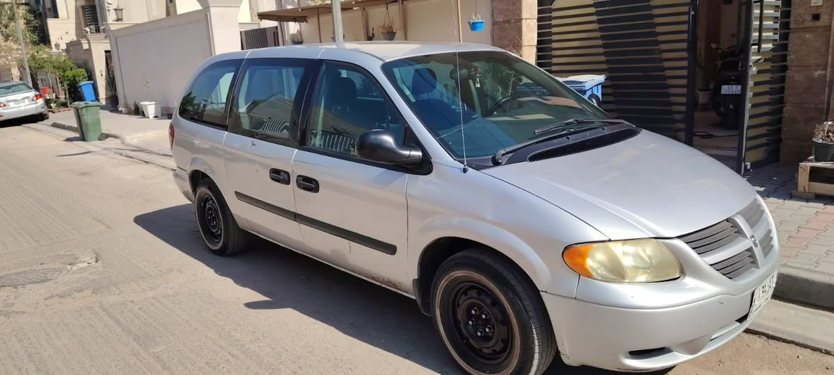 دوج كرفان 2007
الباب الي بصف السايق مبدل
فاتح كور قبل سنتين
تحتاج ادامه لمنظومة البانزين 
السعر 82 ورقة للاستفسار
***********
