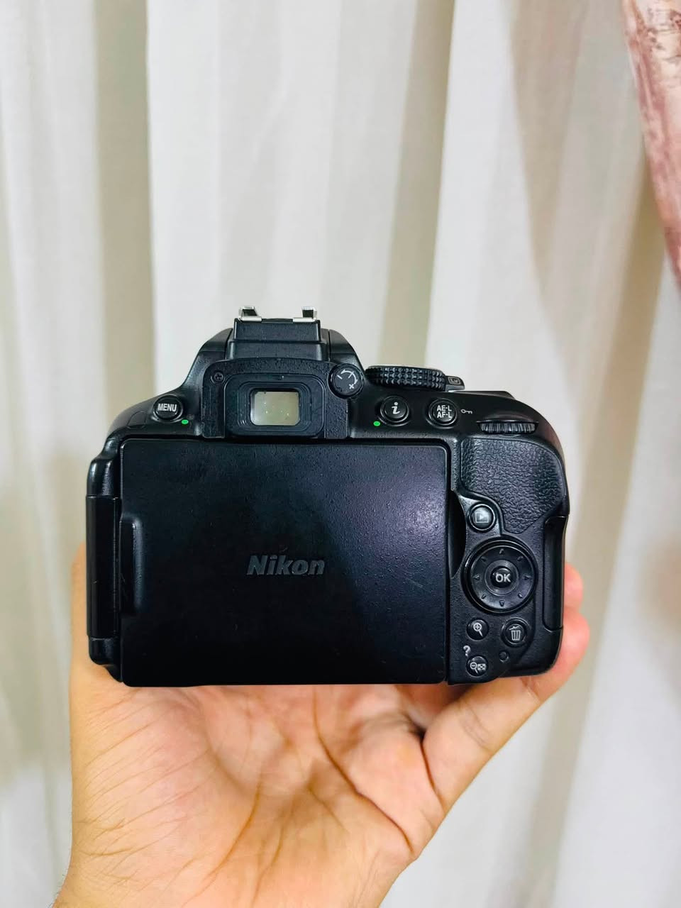 كامره نيكون d5300
عدسه 
55/18✅
عدسه 70/300✅
شاحنه✅
جنطه✅
بطاريا ✅
حزام✅
قبق عدسه ✅
كيبل شحن✅
النضافه 100:100✅
بغداد ***********

