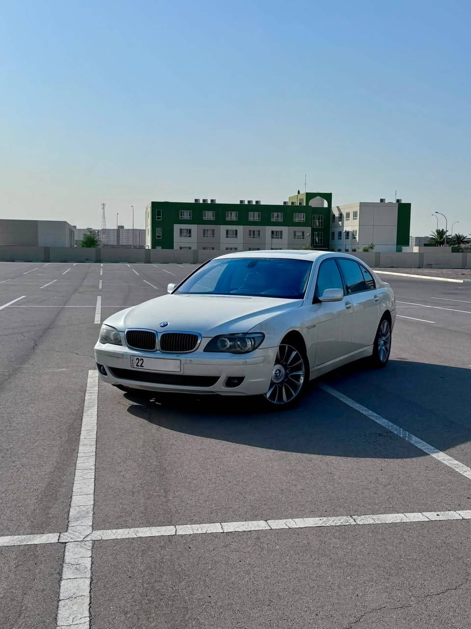 السلام عليكم 
نوادر العراق BMW 760Li E66 2009 اندفجول حصراً 2009
مبدئياً السياره مكفوله كفالة عامة ومغلفة طبقة حمايه PPF مكفوله محرك گير كهربائيات  
المواصفات/
محرك السياره 12 سلندر 
لونها ابيض صدفي وقليل بالباخرات ابيض صدفي
داخل ابيض طلب خاص نادر مع علامات طابع الاندفجول 
ابواب شفط 4 مع صندوق كهرباء
كراسي اربعه كهرباء تدفئه تبريد خزن 
شاشات خلفيه 
فرس خلفي كهرباء تحكمات كامله 
(مع وجود كيبورد خلفي خاص بالشاشات)
بردات ٥ قطع كهرباء 
رادار امامي. مثبت سرعة
سستم سماعات logic7 محيطي 
/تخم تاير جديد 
وبعد هواي وخير من الله مواصفات متنعد اهل الخبره 
يعرفونها
سعر السيارة 245$ 
/
مكان السياره /بغداد /مجمع بسماية
رقمي /***********

