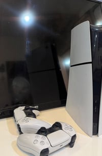بلي فايف كامل مكمل  نضيف مامفتوح وياي يدات ثنين اصليات  وشاشة shark حج...