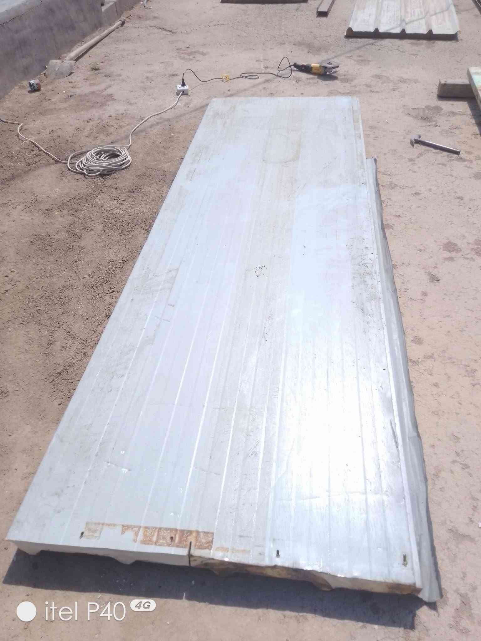 سندويش للبيع 3 قطع طول 4 ونص 
و2 طول 6 متر و3 طول 3 متر 
شيلمانه زاد شخاط شباك 
بغداد تقاطع النهروان 
***********

نص مكتوب في الصور:
- itel P40 4G
- el P40 4G