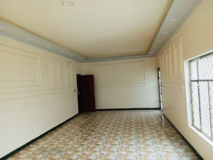🏡 للبيع بيت سكني في قضاء الدغارة

📍 الموقع: قضاء الدغارة – حي الشهداء، على الشارع الرئيسي
📐 المساحة: 400 م²

🔹 الطابق الأرضي:
• غرفتان، مساحة كل غرفة تقريبًا 5×4 م
• مطبخ
• صالة كبيرة جدًا بطول يقارب 10 م
• استقبال واسع، حوالي 8 م أو أكثر
• صحيات داخلية وخارجية
• ممر يحيط بالبيت من جميع الجهات

🔹 الطابق الأول:
• غرفتان، مساحة كل غرفة تقريبًا 4×5 م
• صالة واسعة حوالي 7 م
• صحيات

🔹 المميزات الإضافية:
• كراج
• حديقة
• يحتوي البيت على محل
• موقع مميز على الشارع الرئيسي
• مناسب كبيت سكني أو معهد أو مشروع استثماري

📞 للاستفسار والتفاصيل، مراسلتي
واتس اب / ***********
