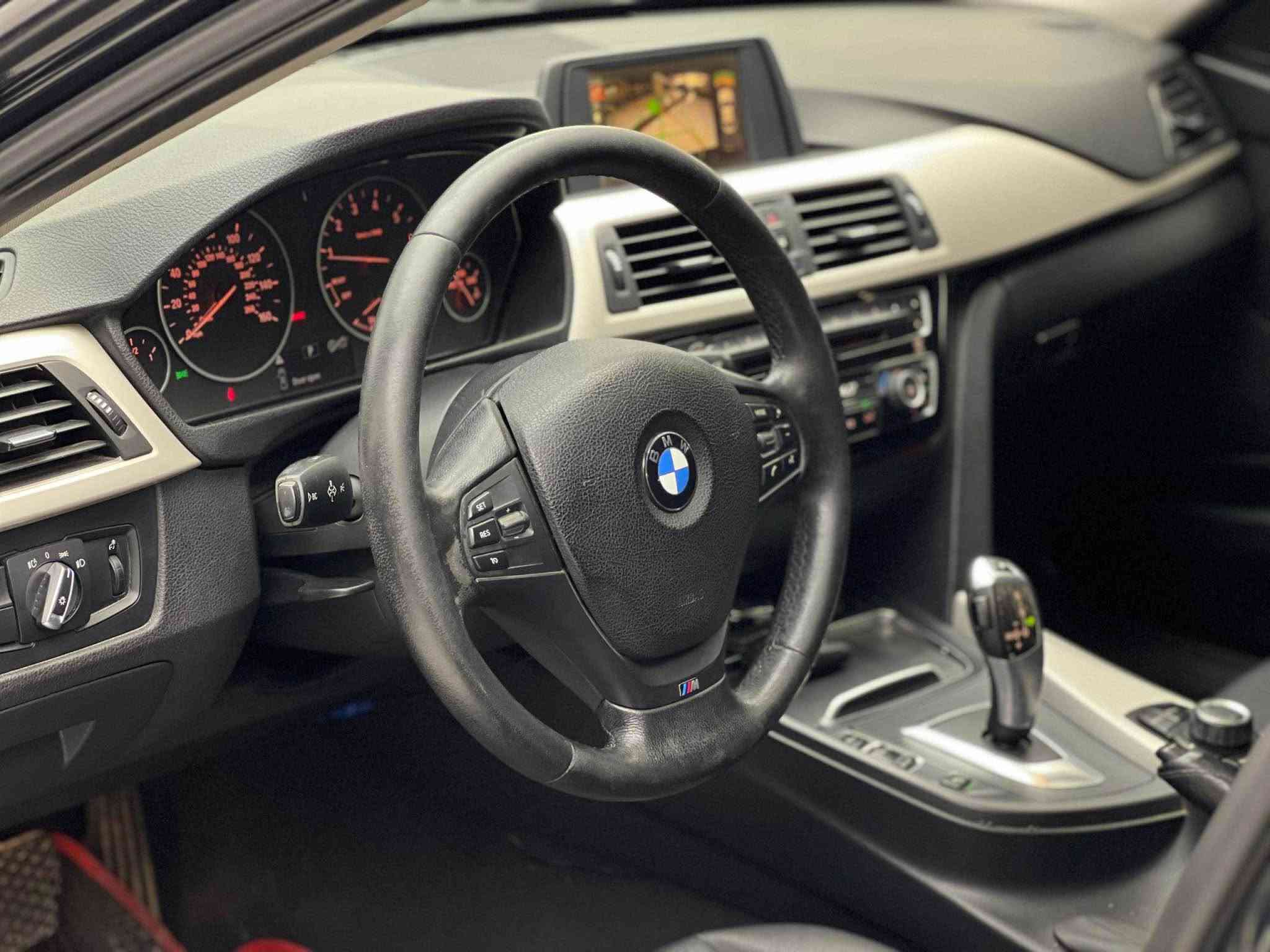 BMW 320i 2017
بي ام دبليو ٢٠١٧
مواصفات:
-فتحة سقف
-بصمة 
-کشنات جلد و تدفئة و کهربائي

مكينة ٤سلندر و تيربو حجم ٢.٠لتر
ماشية ١٠٥،٠٠٠ ميل فقط و ب حالة جداً ممتازة 

🔥علیها ٧٠٠$ غرامات تنزل من السعر

ضرر السيارة جاملغ خلفي صبغ و بابین مبدل بلاد نفس اللون بدون دواخل و ايرباك
السيارة كلش حلوة و نظيفة

السيارة رقم دهوک تحویل شرط 
مكفولة من كير و محرك و كهربائيات

و ب سعر(140$) ورقة و بيها مجال

مكان السيارة

دهوك -معرض ارشف R-Shev
رقم51 من معارض التيرمينال 

***********
*********** دهوك, العراق
